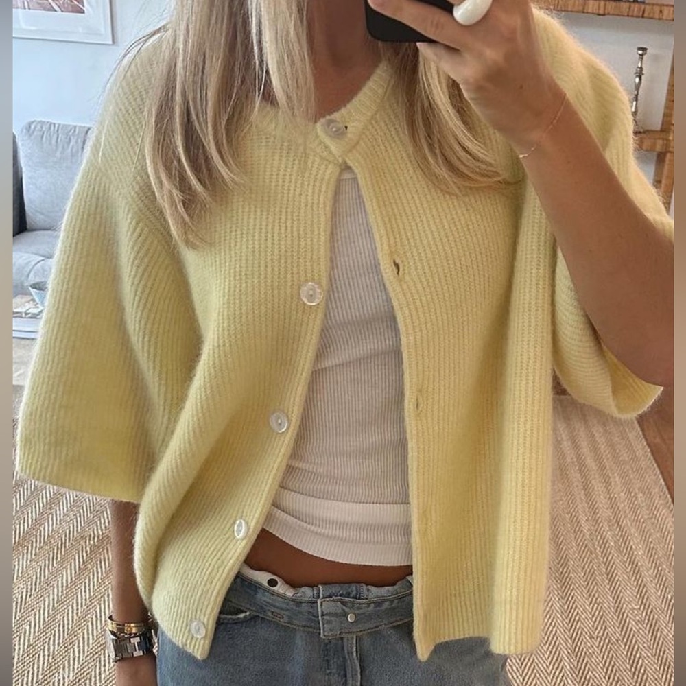 ISO!!!!!!!!!!! American vintage yellow short sleeve cardigan!!!